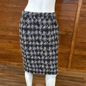 Elegant Black and White Houndstooth Pencil Skirt